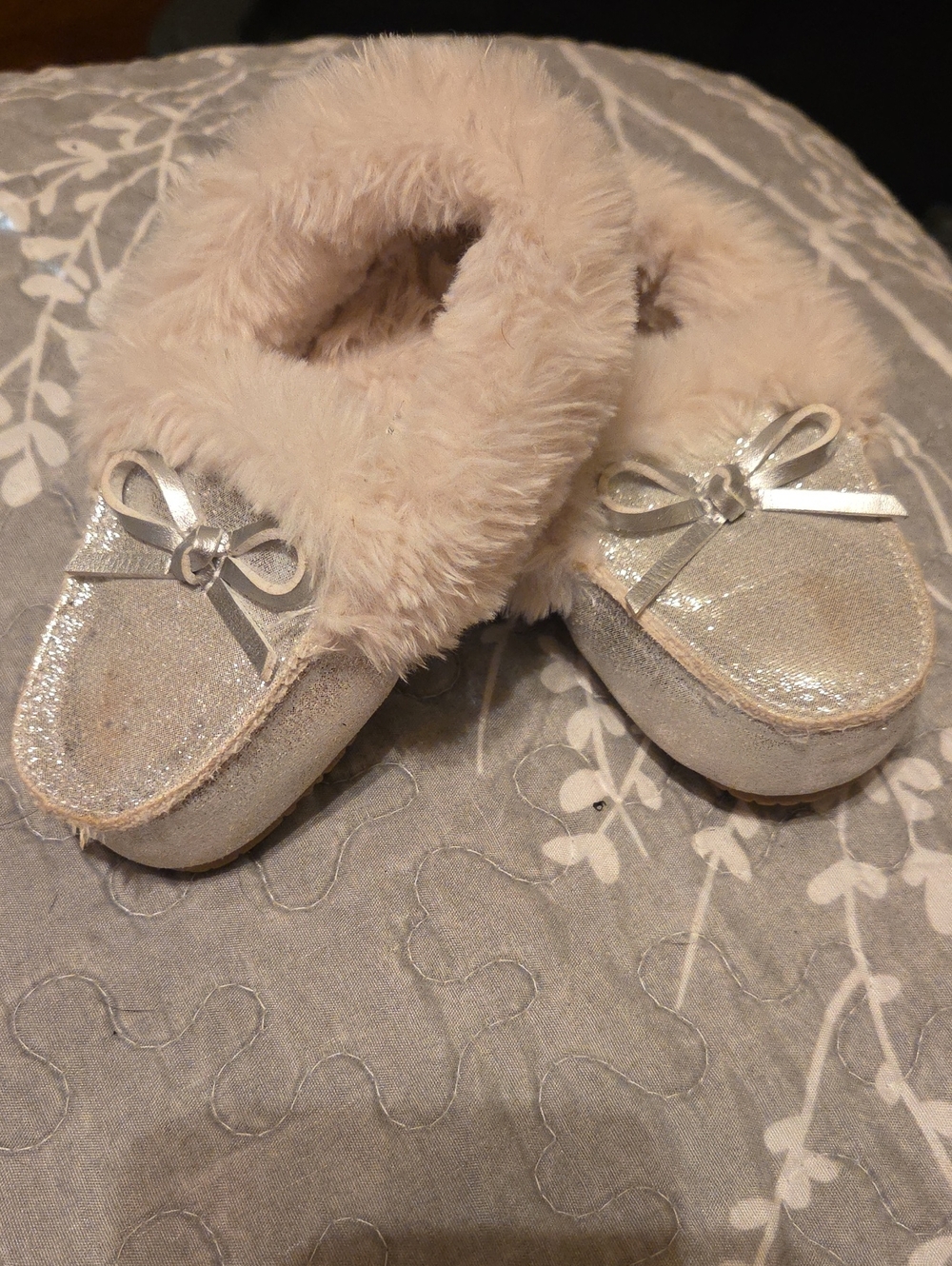 Target Kids Sparkle Faux-Fur Slippers with Silver Bow - Cream